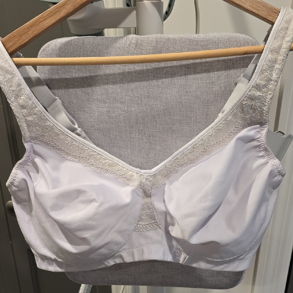 Glamorise White Lace Trim Bra